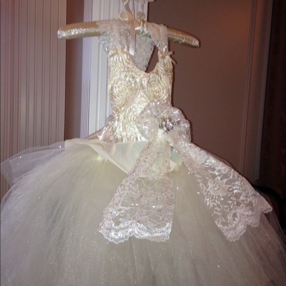 Flower girl dress $50 - Picture 2 of 4